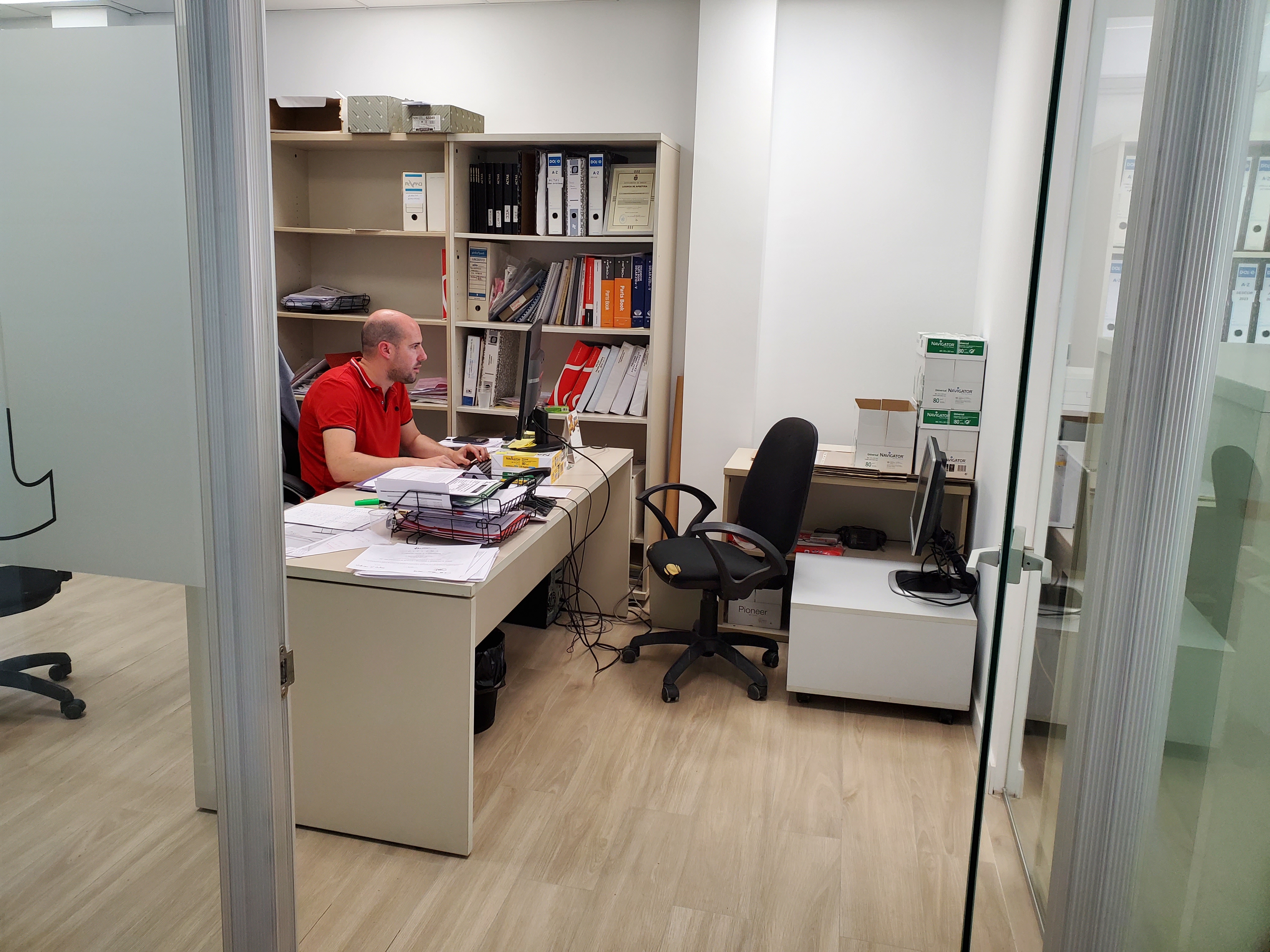 Personal de oficina trabajando